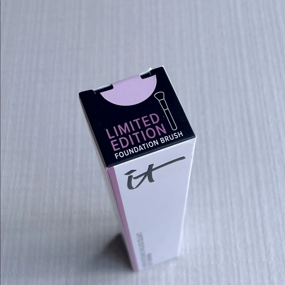 it cosmetics Limited Edition heavenly luxe Complexion Brush